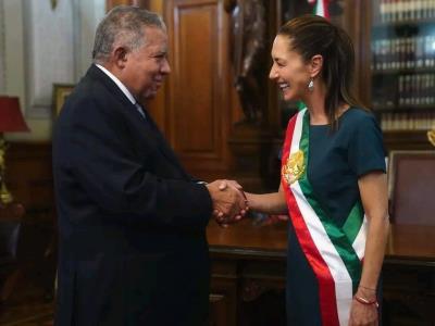 Juan Bolívar presenta cartas credenciales como embajador en México