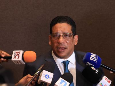 Piden retener pagos a suplidores investigados en licitaciones Inabie