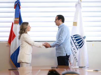 Gloria Reyes asume dirección de “Desarrollo Social Supérate»