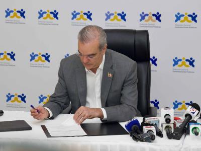 Abinader crea dos comisiones para integridad pública y adhesión OCDE